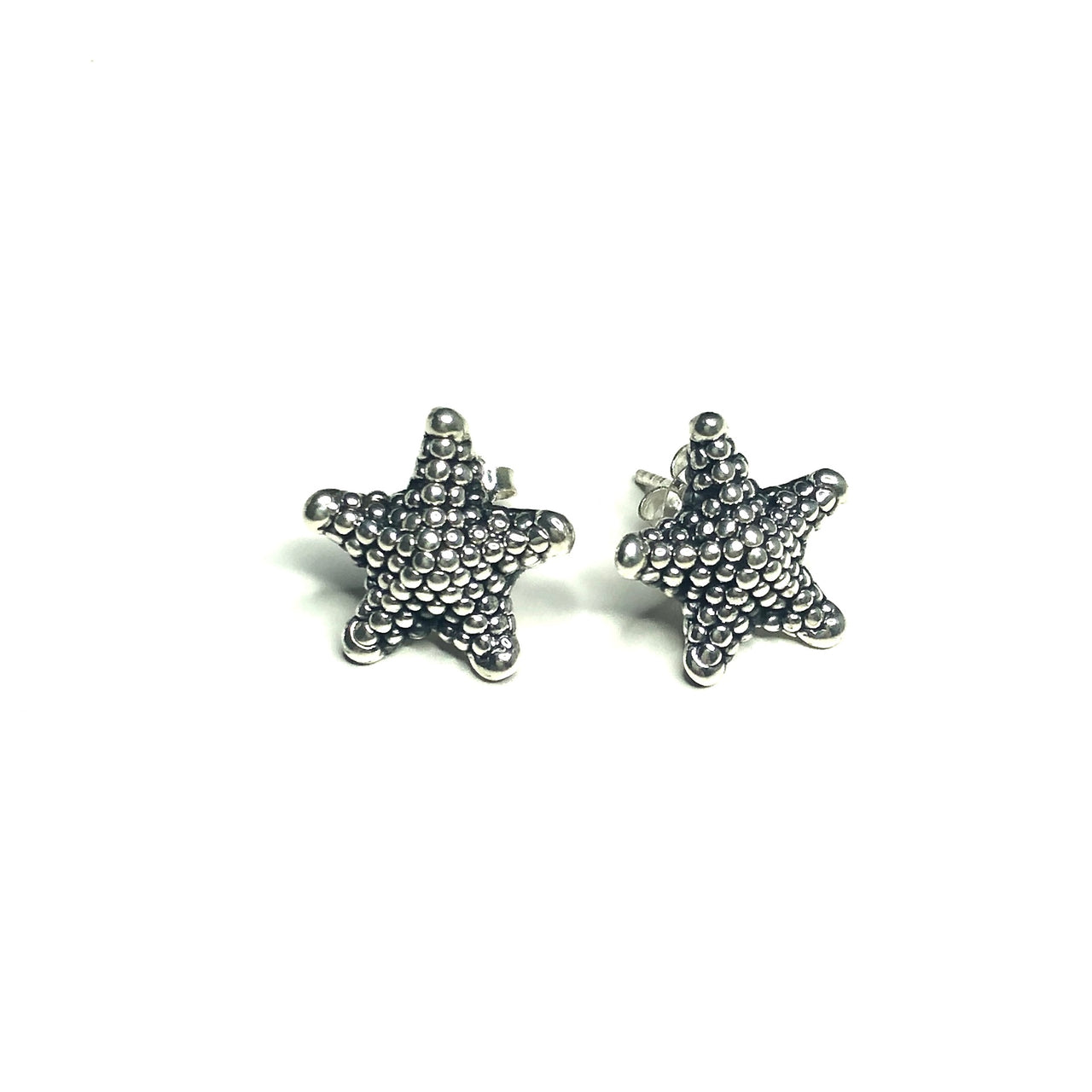 Pendientes de estrella de mar de plata de ley 925. Combínalos con tu look diario, son simplemente ideales.