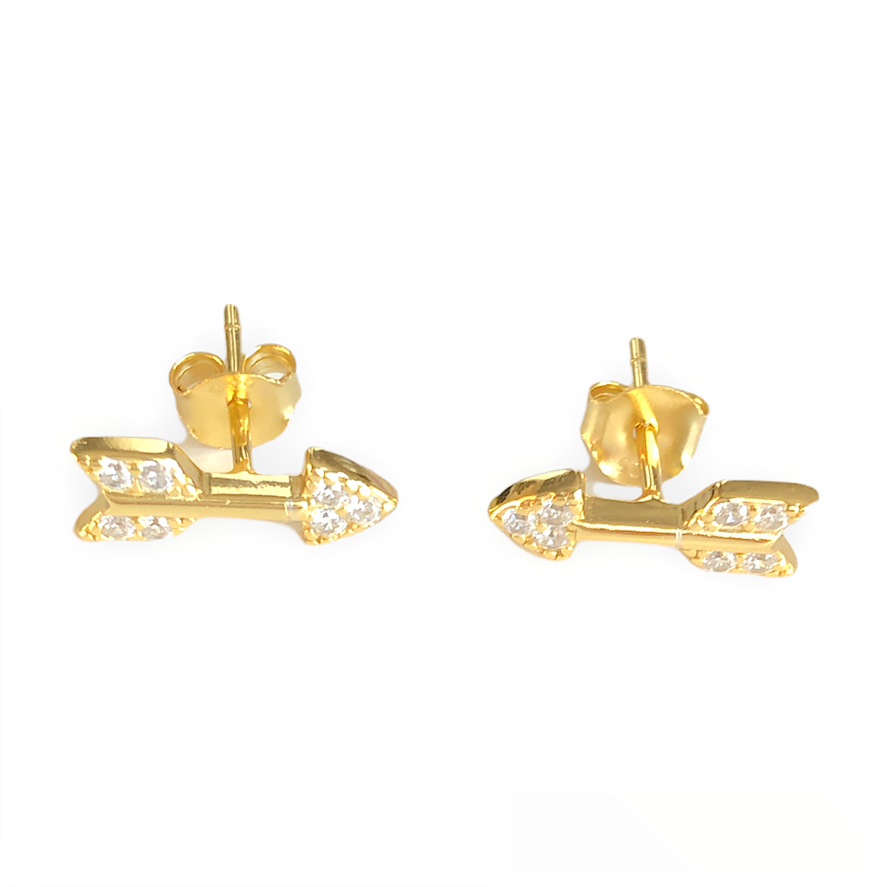 Espectaculares pendientes flecha de plata de ley 925 con baño de oro 18k y circonitas blancas. Estos pendientes son perfectos para combinar con tu look favorito.